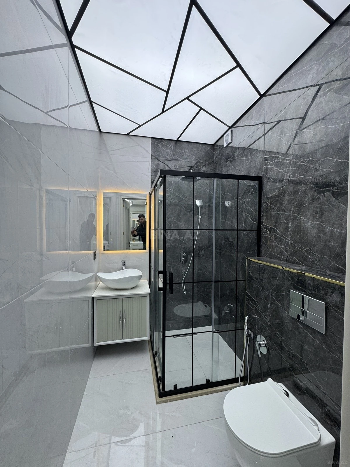 Satılır 3 otaqlı mənzil 138 m²