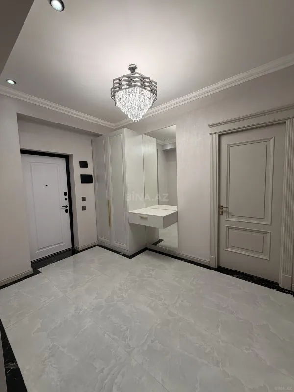 Satılır 3 otaqlı mənzil 138 m²