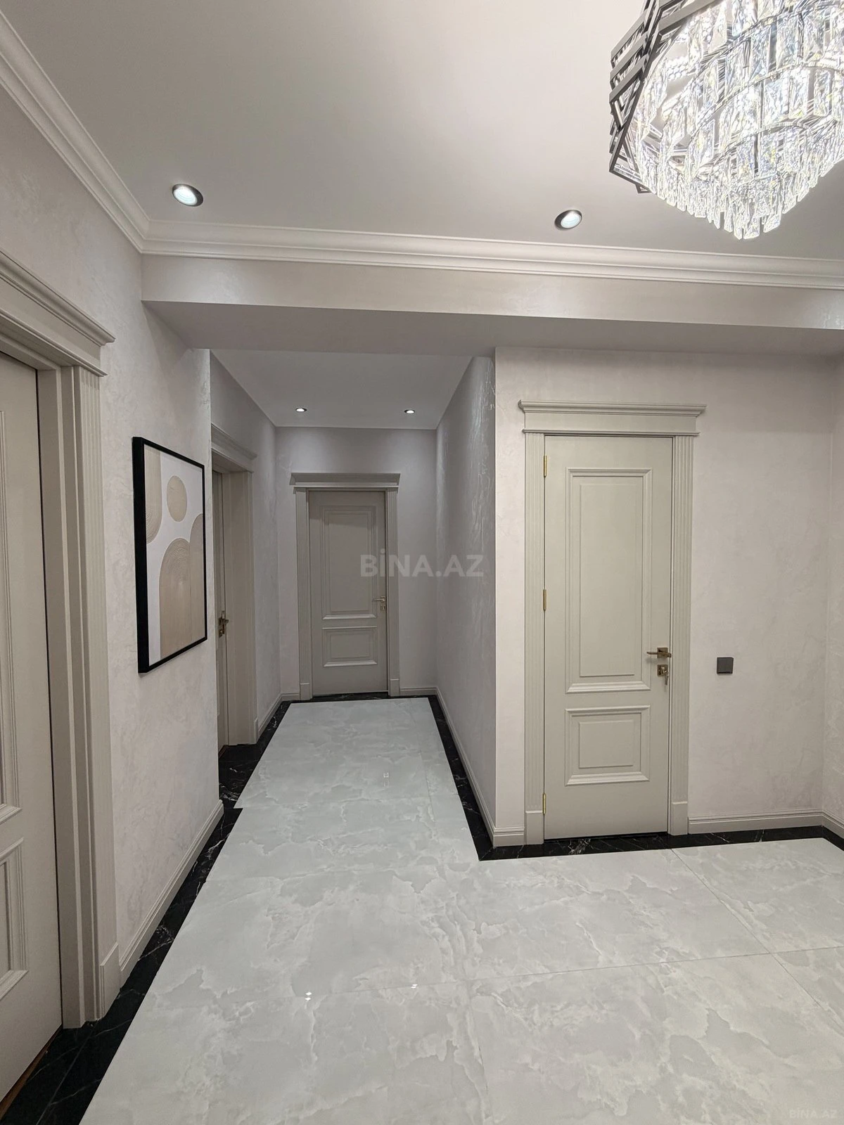 Satılır 3 otaqlı mənzil 138 m²