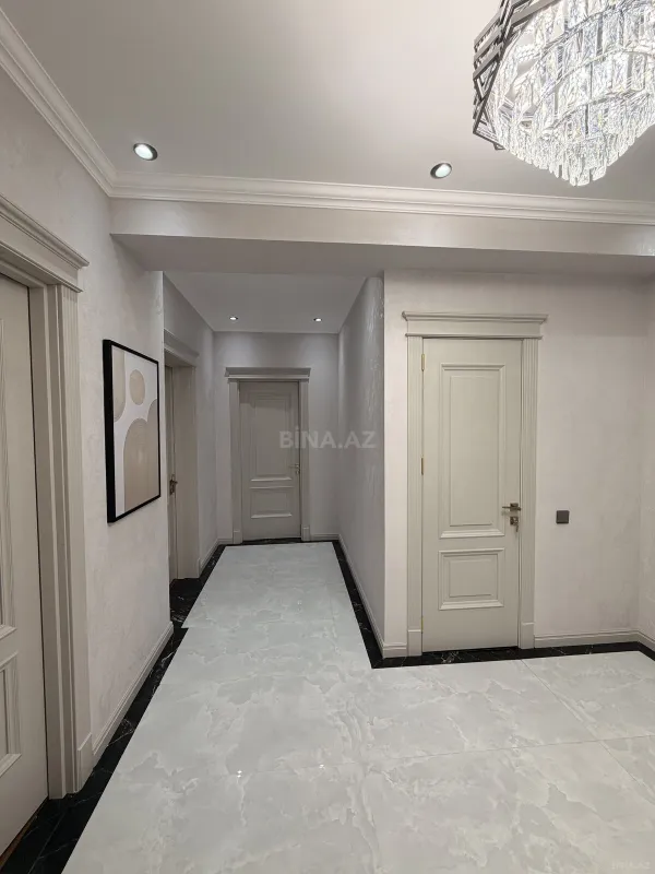 Satılır 3 otaqlı mənzil 138 m²