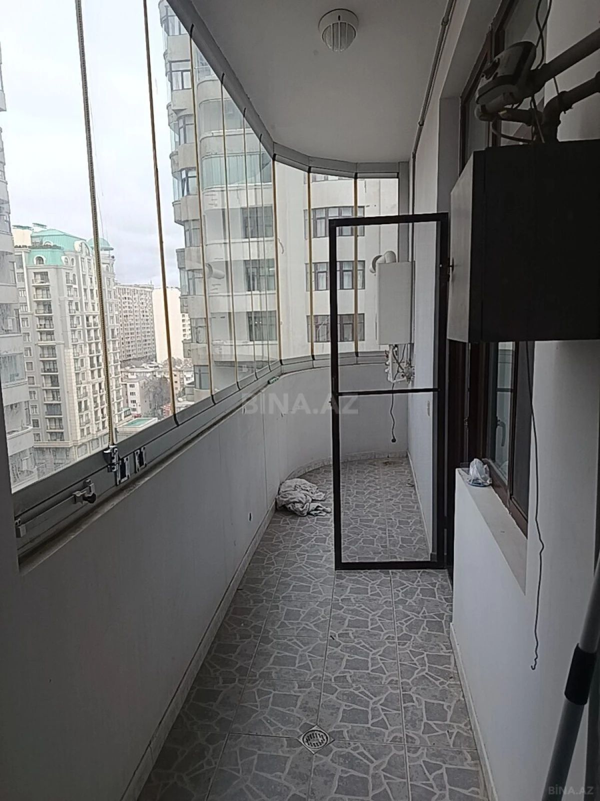 Kirayə verilir 3 otaqlı mənzil 169 m²