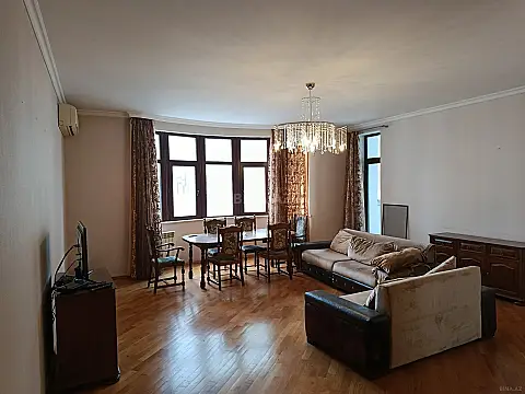 Kirayə verilir 3 otaqlı mənzil 169 m²