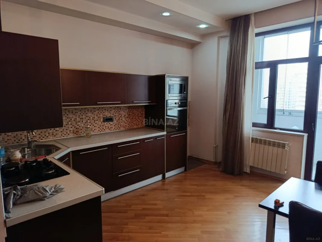 Kirayə verilir 3 otaqlı mənzil 169 m²