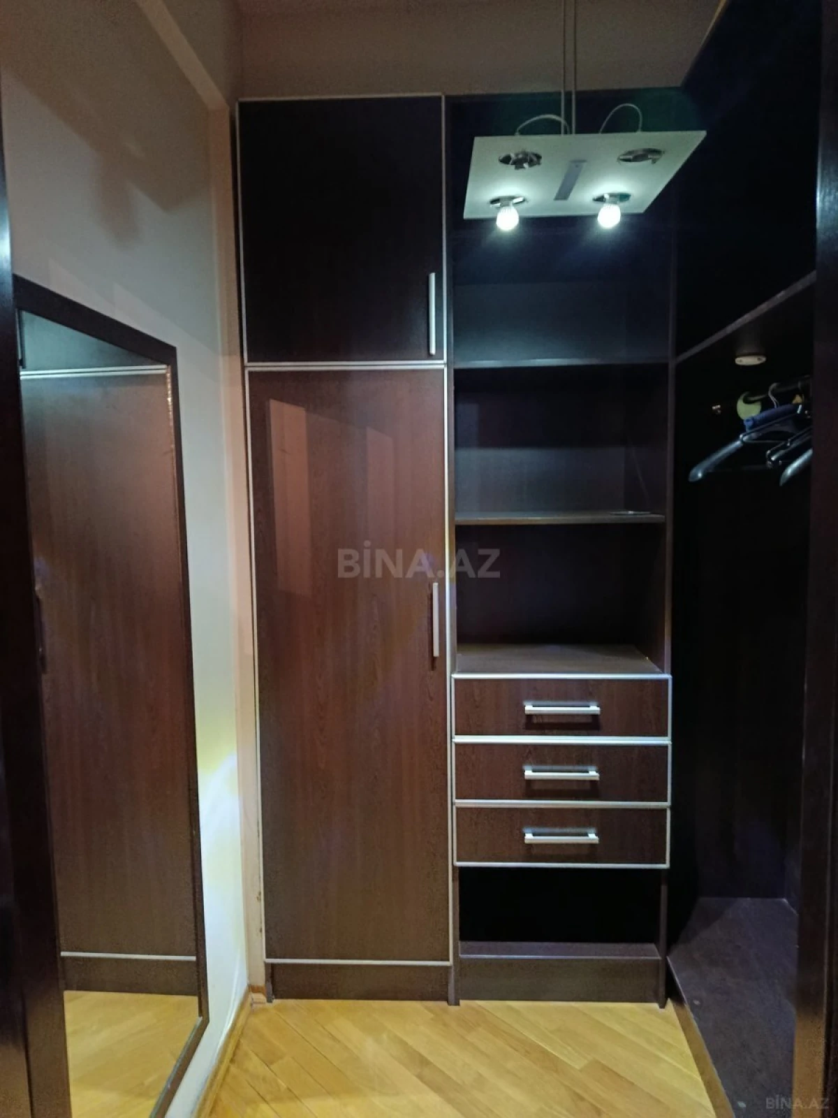 Kirayə verilir 3 otaqlı mənzil 169 m²