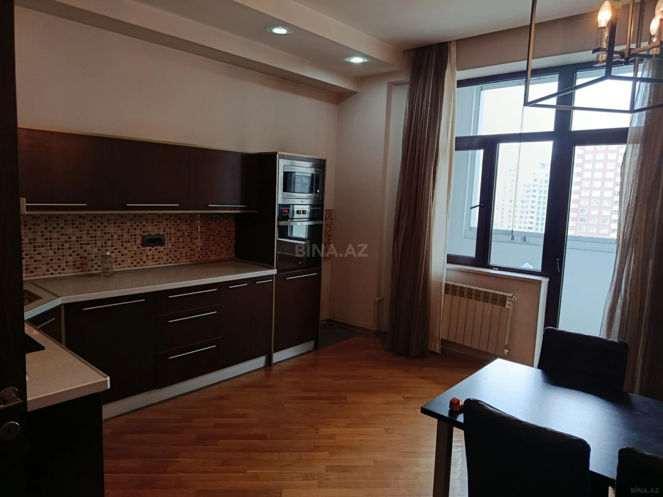 Kirayə verilir 3 otaqlı mənzil 169 m²