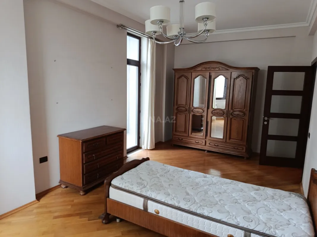Kirayə verilir 3 otaqlı mənzil 169 m²