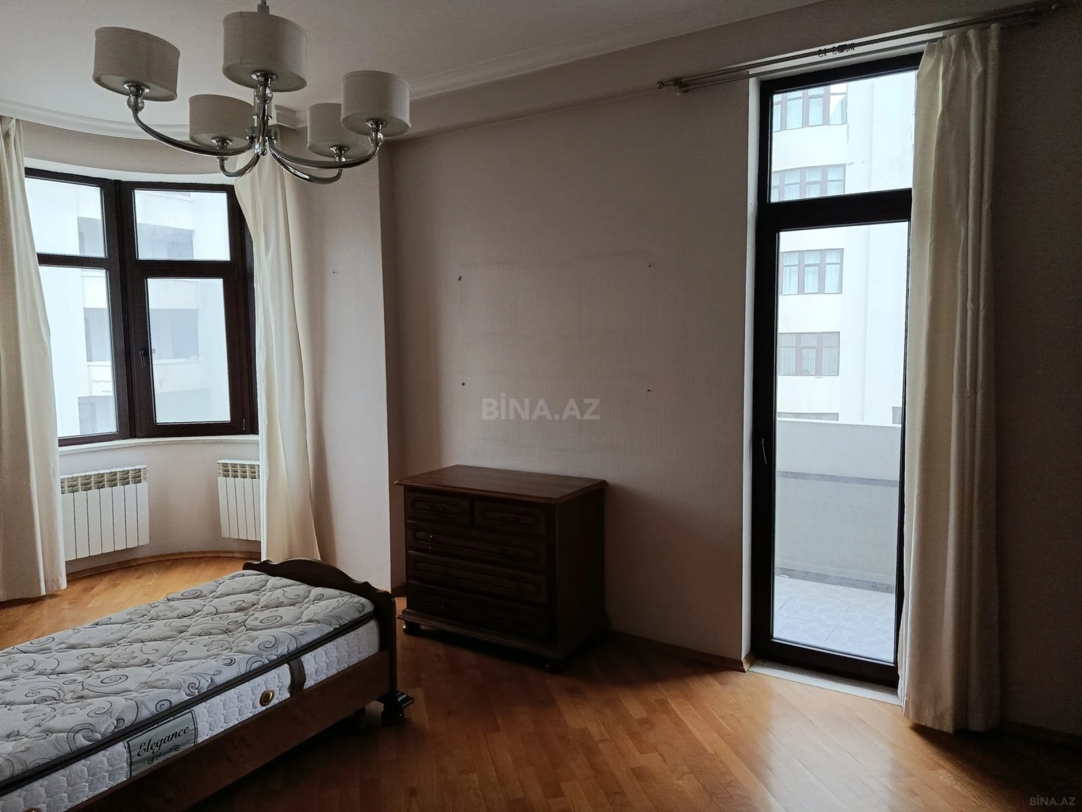 Kirayə verilir 3 otaqlı mənzil 169 m²