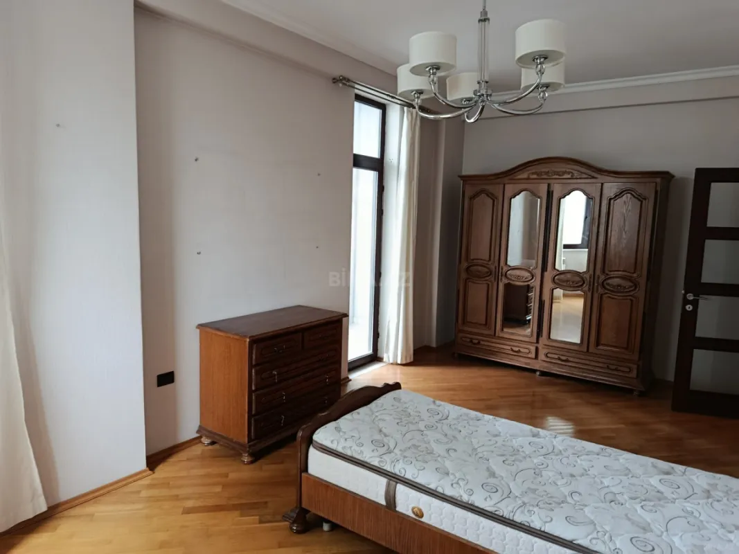 Kirayə verilir 3 otaqlı mənzil 169 m²