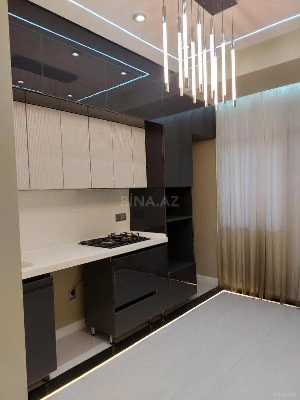 Satılır 4 otaqlı mənzil 141 m²