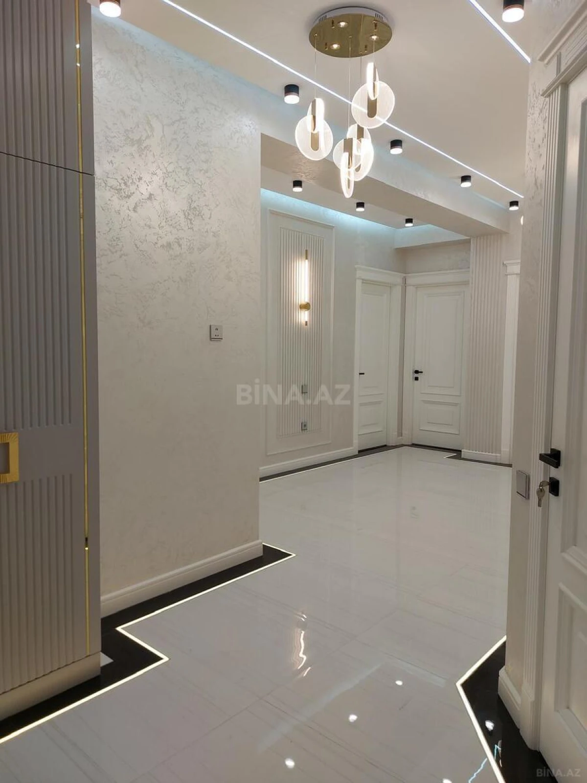 Satılır 4 otaqlı mənzil 141 m²