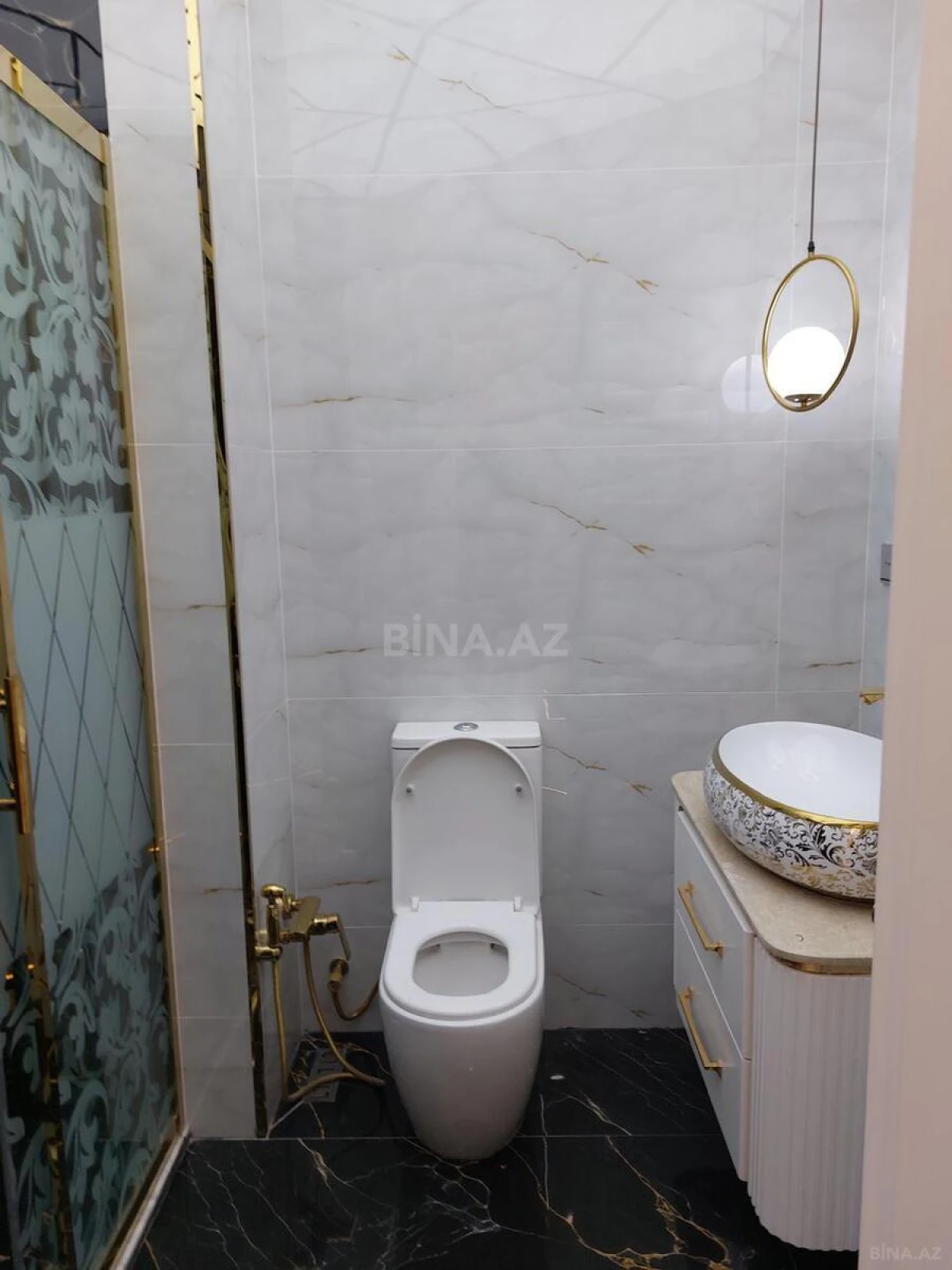 Satılır 4 otaqlı mənzil 141 m²
