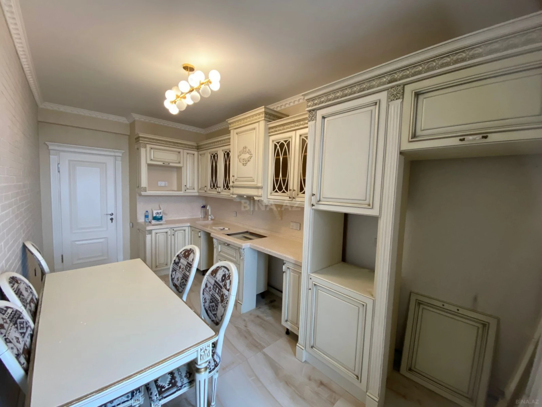 Satılır 4 otaqlı mənzil 123.7 m²