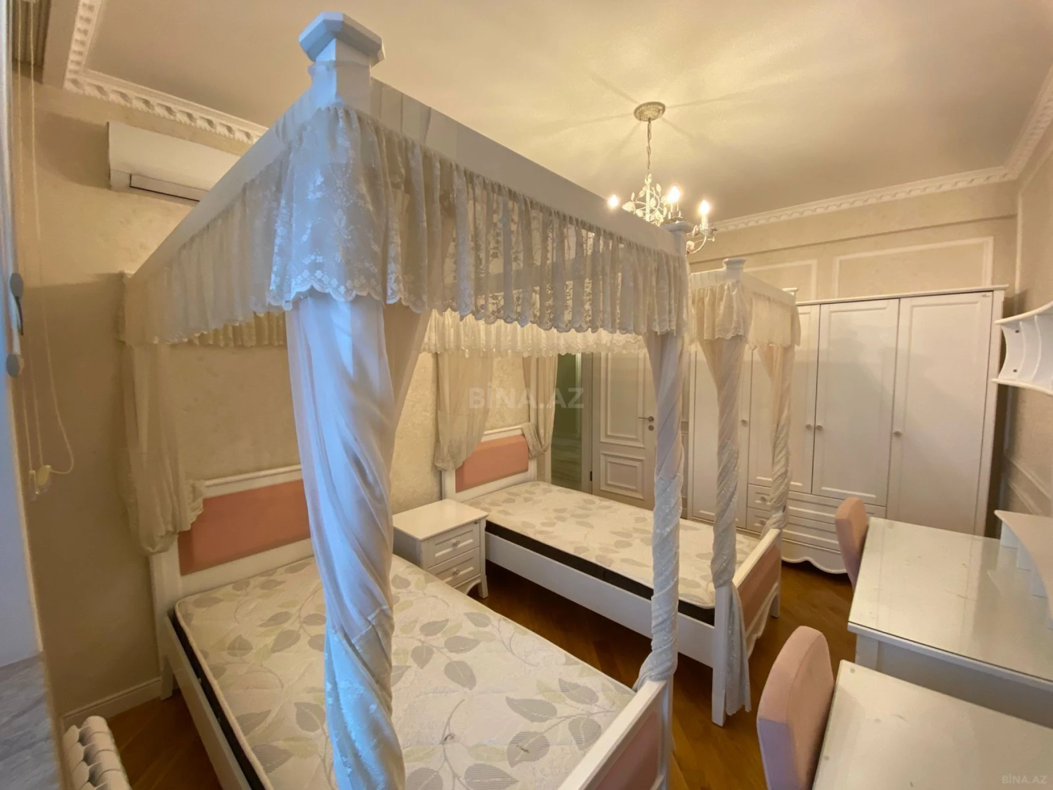 Satılır 4 otaqlı mənzil 123.7 m²