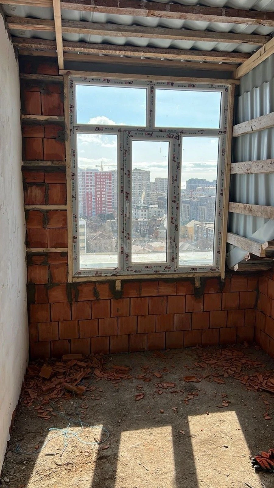 Satılır 2 otaqlı mənzil 68 m²