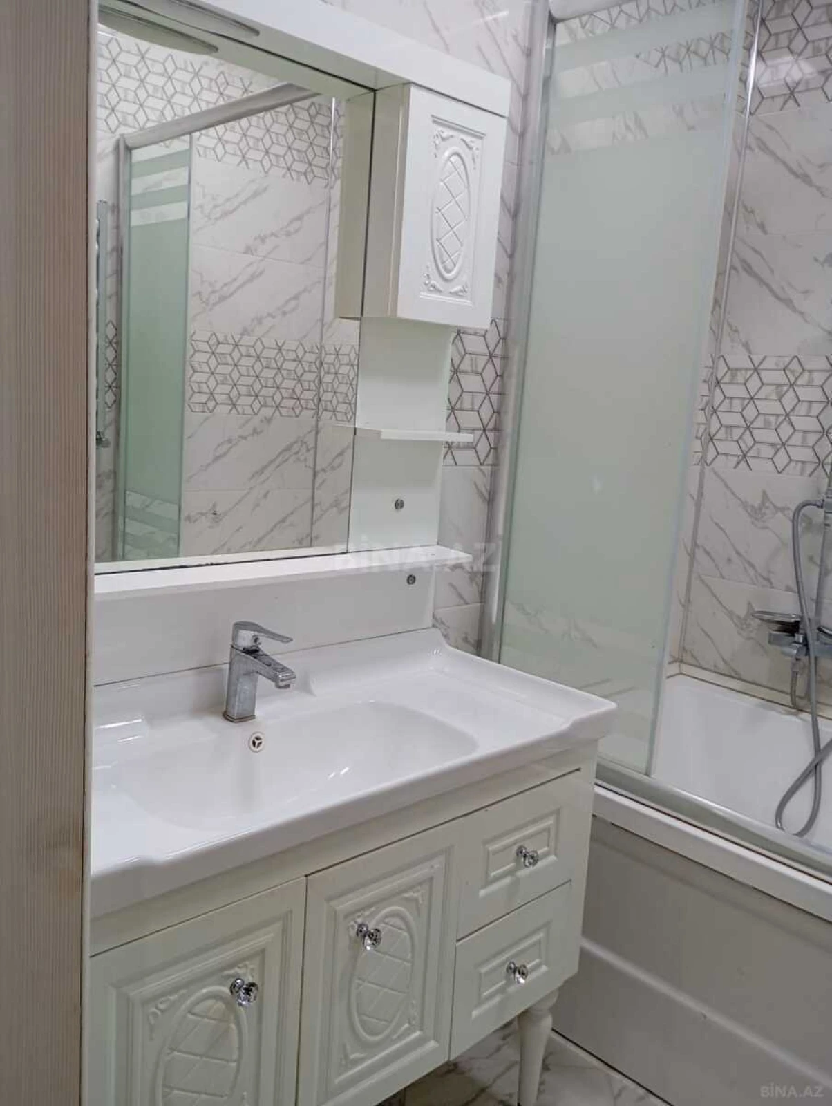 Kirayə verilir 2 otaqlı mənzil 80 m²