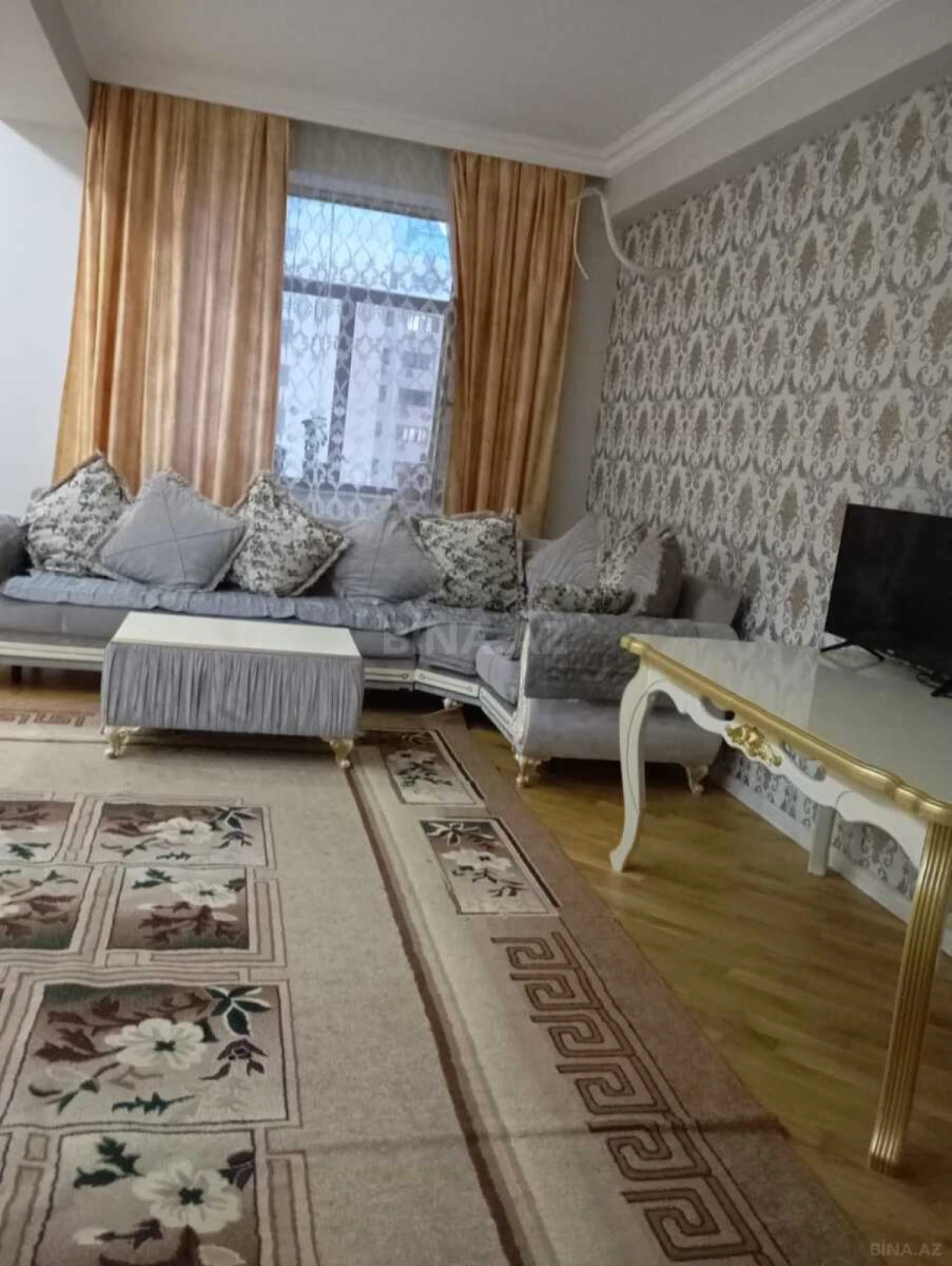Kirayə verilir 2 otaqlı mənzil 80 m²