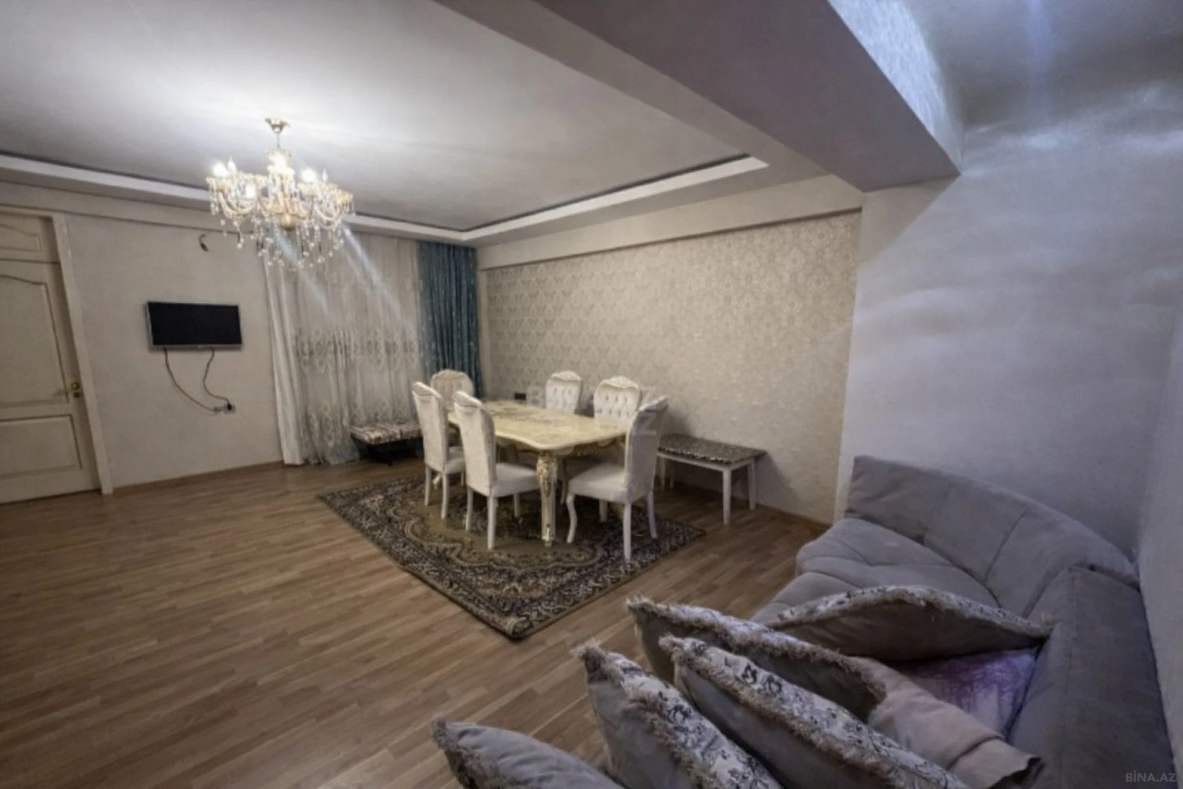 Kirayə verilir 3 otaqlı mənzil 120 m²