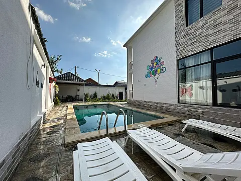 Satılır 6 otaqlı həyət evi 222 m²