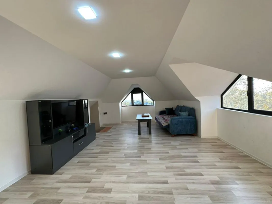 Satılır 6 otaqlı həyət evi 222 m²