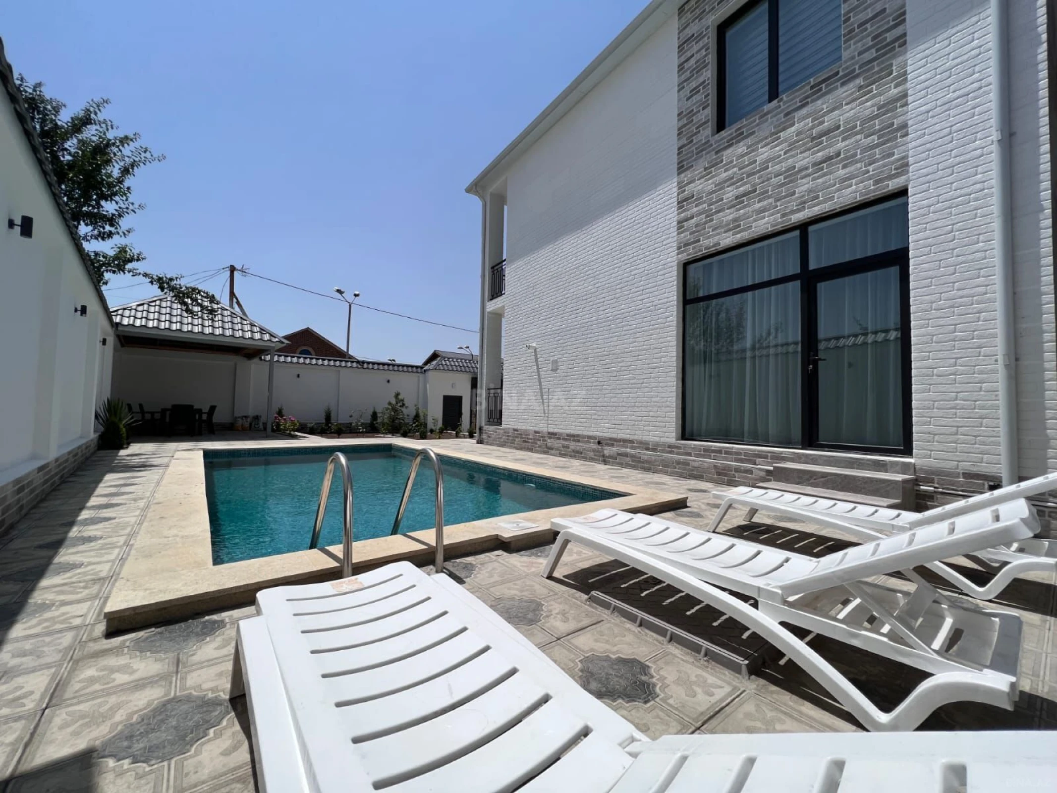 Satılır 6 otaqlı həyət evi 222 m²