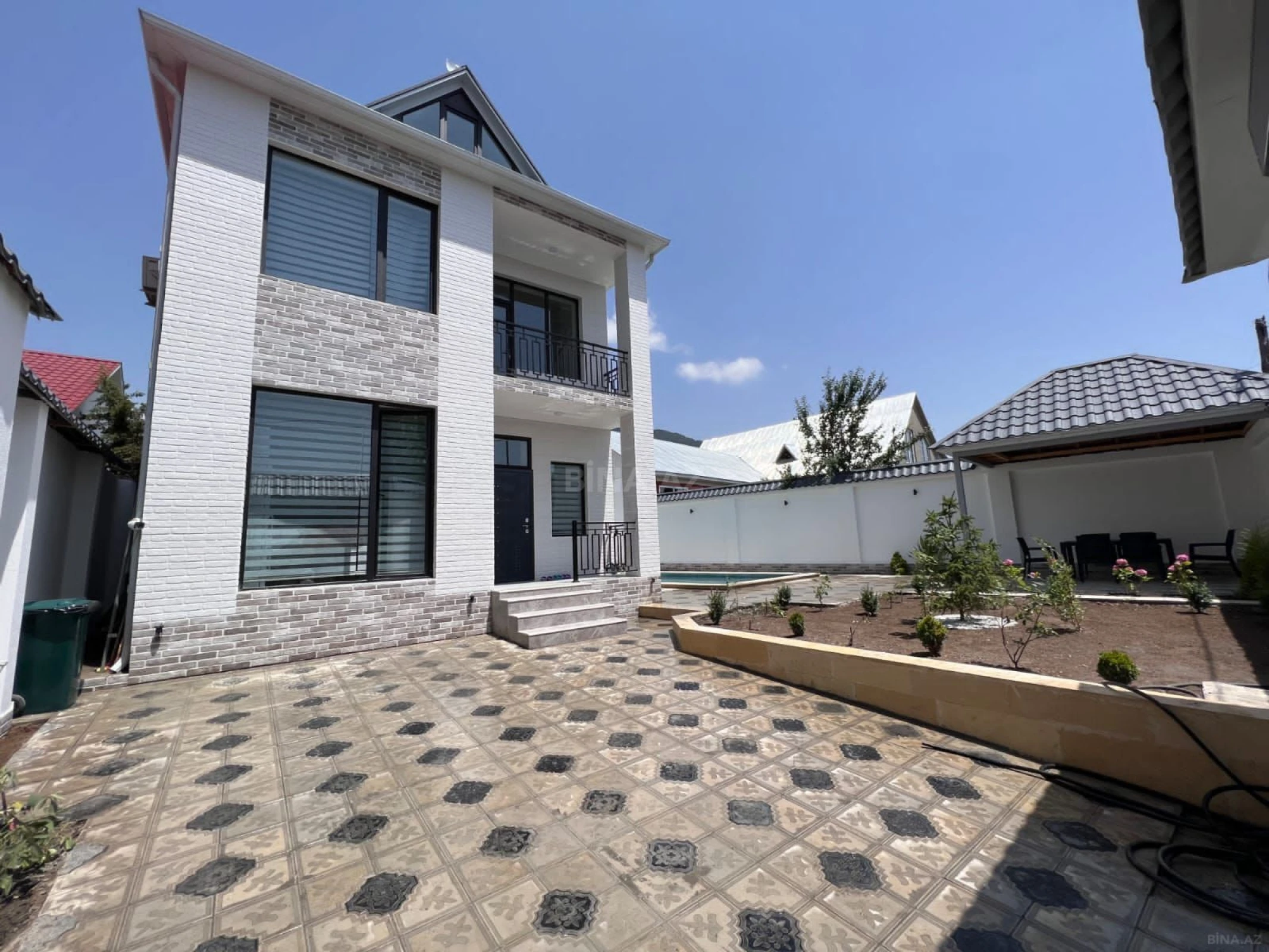 Satılır 6 otaqlı həyət evi 222 m²
