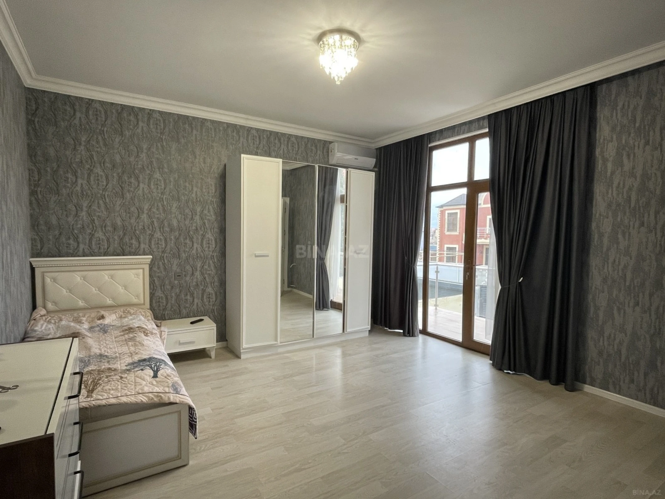 Satılır 4 otaqlı həyət evi 200 m²