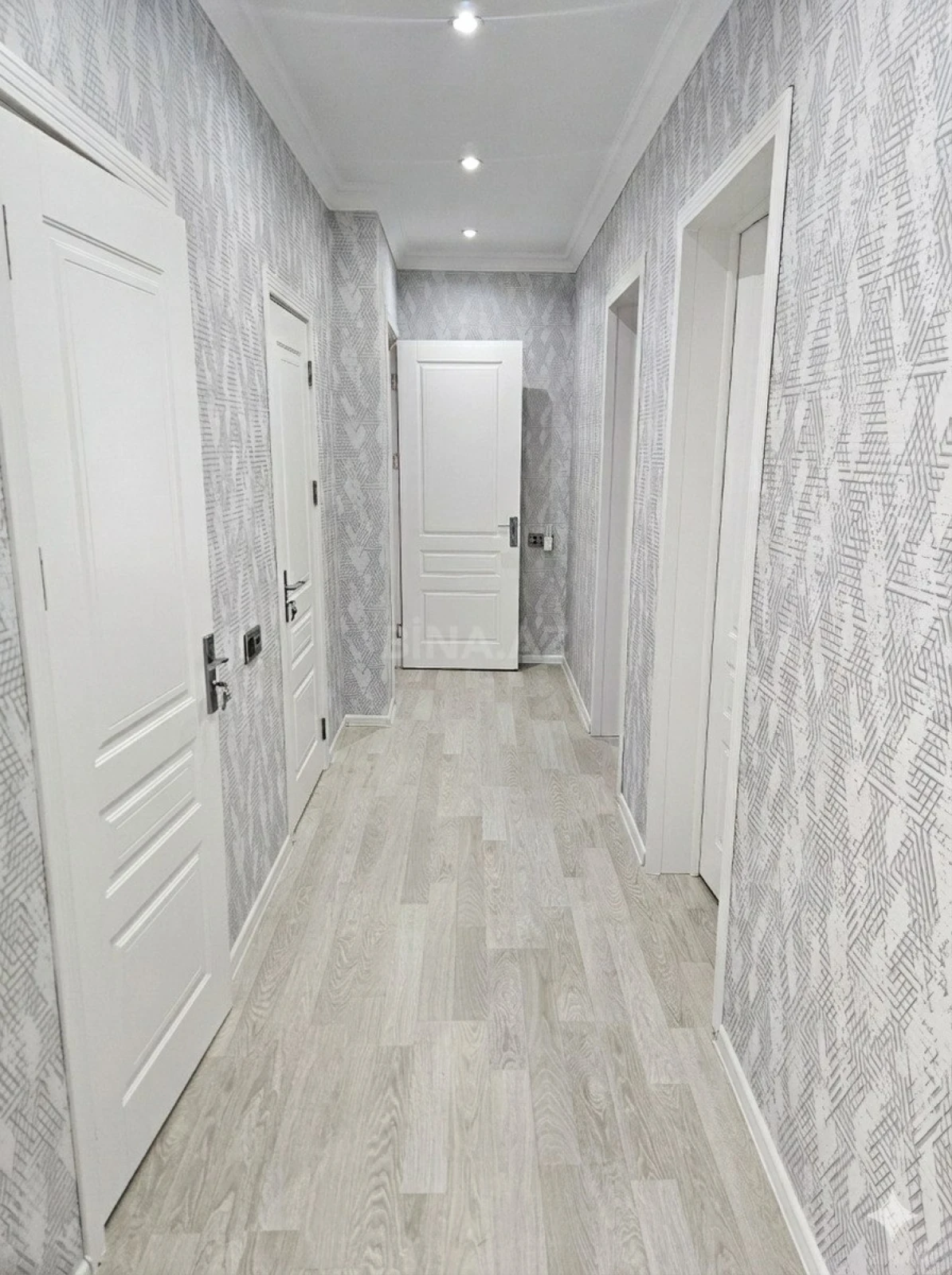 Satılır 4 otaqlı həyət evi 200 m²