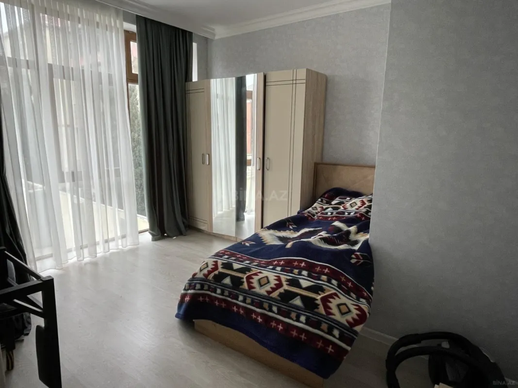 Satılır 4 otaqlı həyət evi 200 m²