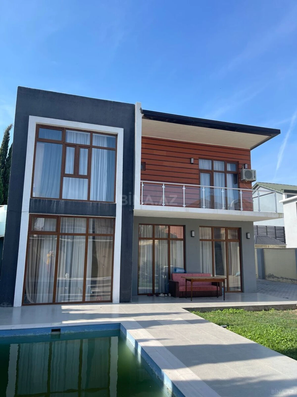 Satılır 4 otaqlı həyət evi 200 m²