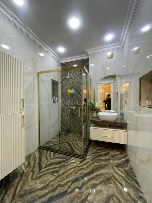 Satılır 3 otaqlı mənzil 181 m²