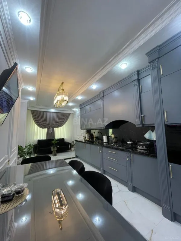 Satılır 3 otaqlı mənzil 181 m²