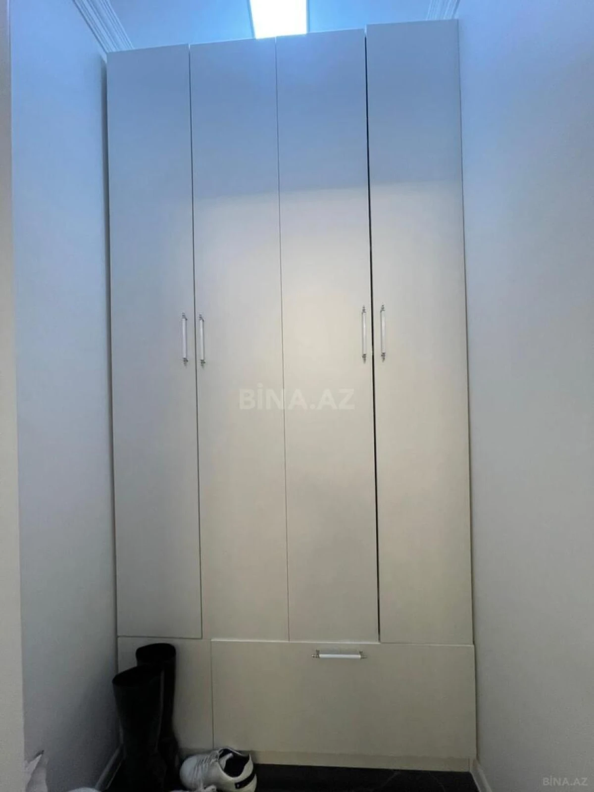 Satılır 3 otaqlı mənzil 181 m²