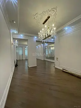 Satılır 3 otaqlı mənzil 181 m²