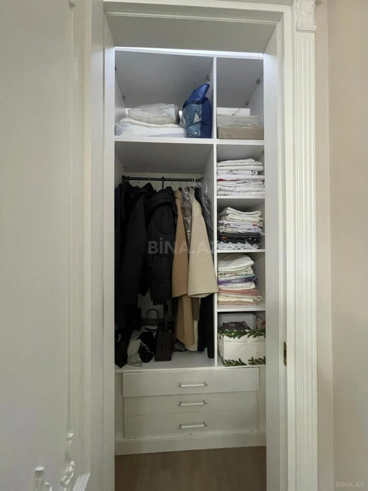 Satılır 3 otaqlı mənzil 181 m²