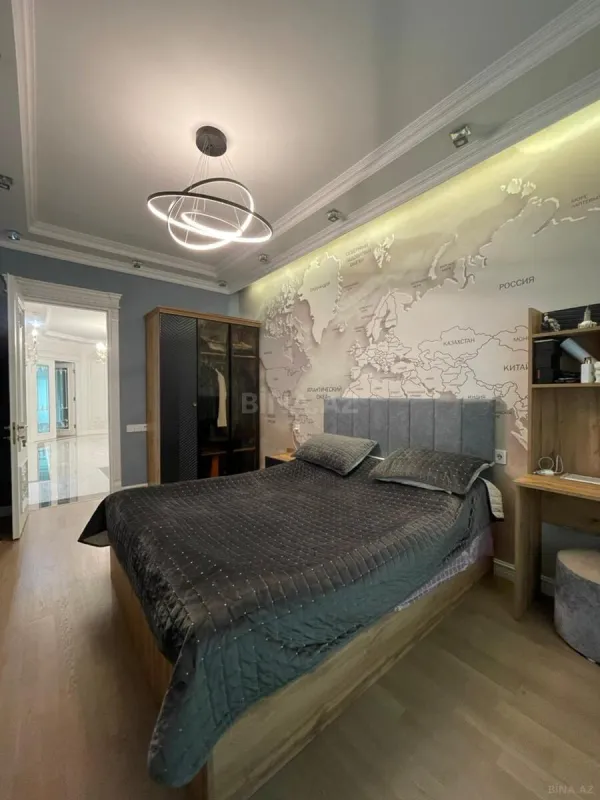 Satılır 3 otaqlı mənzil 181 m²