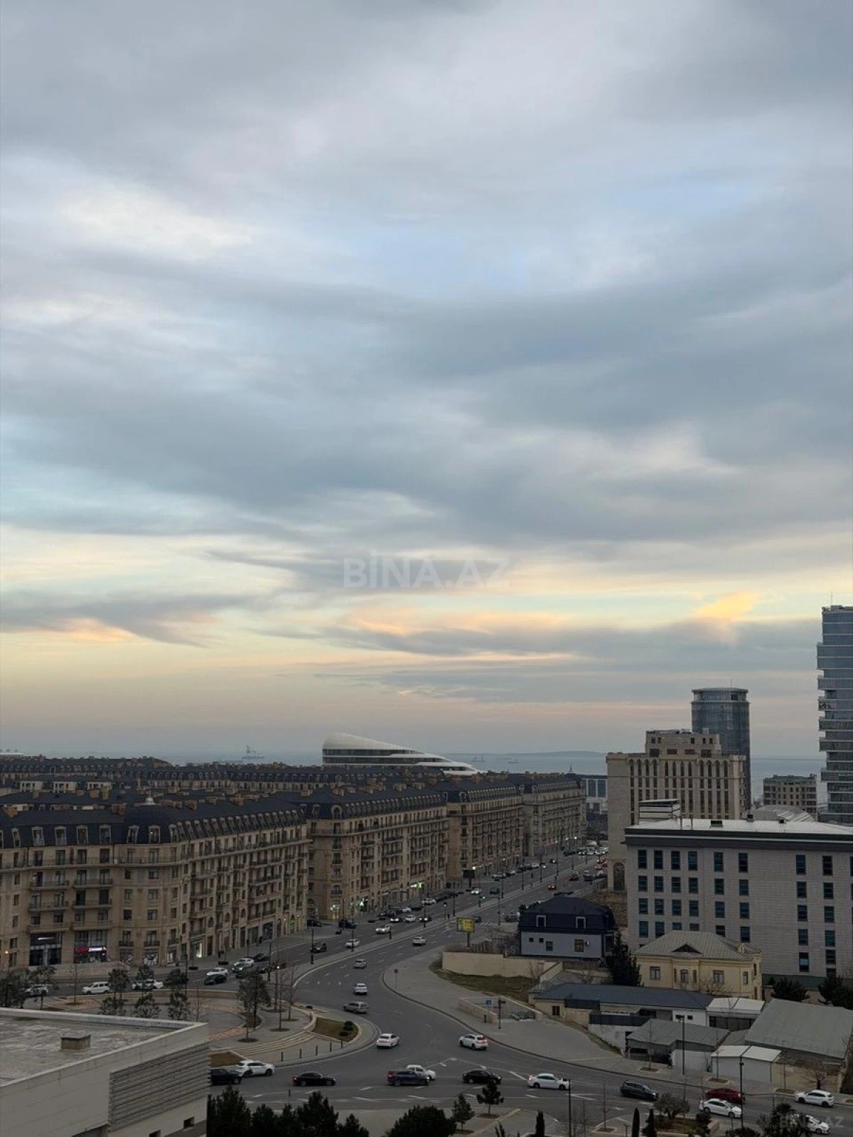 Satılır 3 otaqlı mənzil 126.2 m²