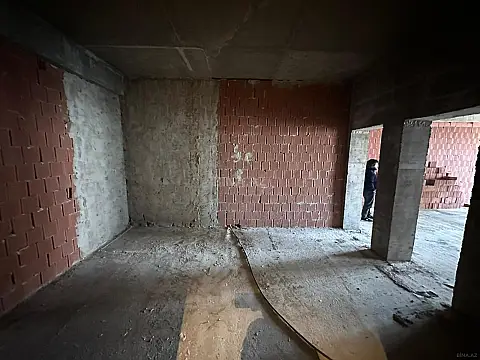 Satılır 3 otaqlı mənzil 202 m²