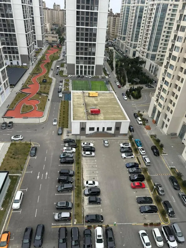 Satılır 3 otaqlı mənzil 202 m²