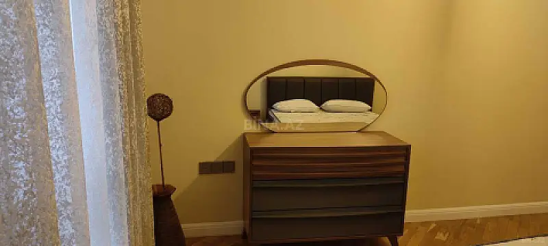 Kirayə verilir 2 otaqlı mənzil 87 m²