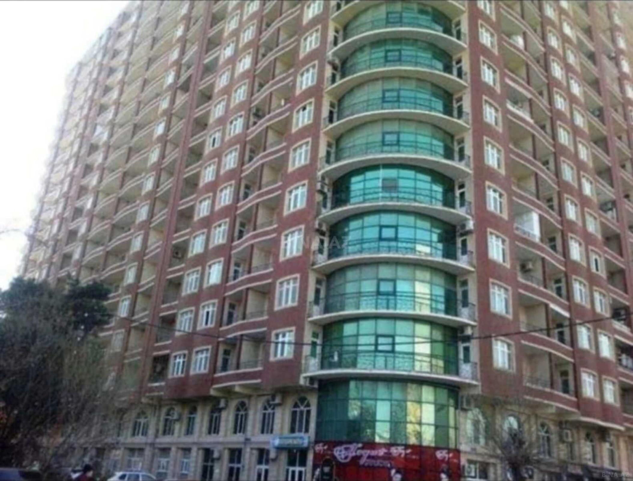 Satılır 3 otaqlı mənzil 163 m²