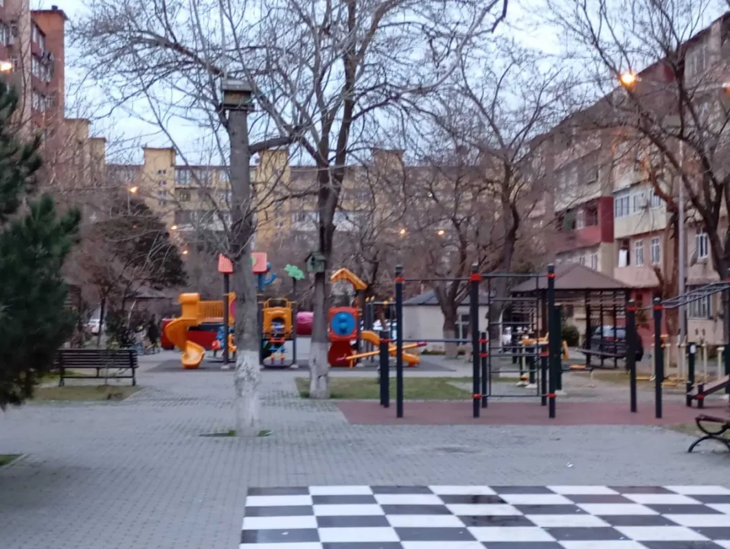 Satılır 4 otaqlı mənzil 100 m²