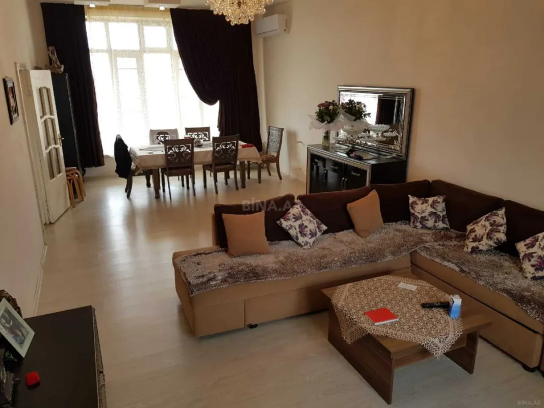 Satılır 7 otaqlı həyət evi 340 m²
