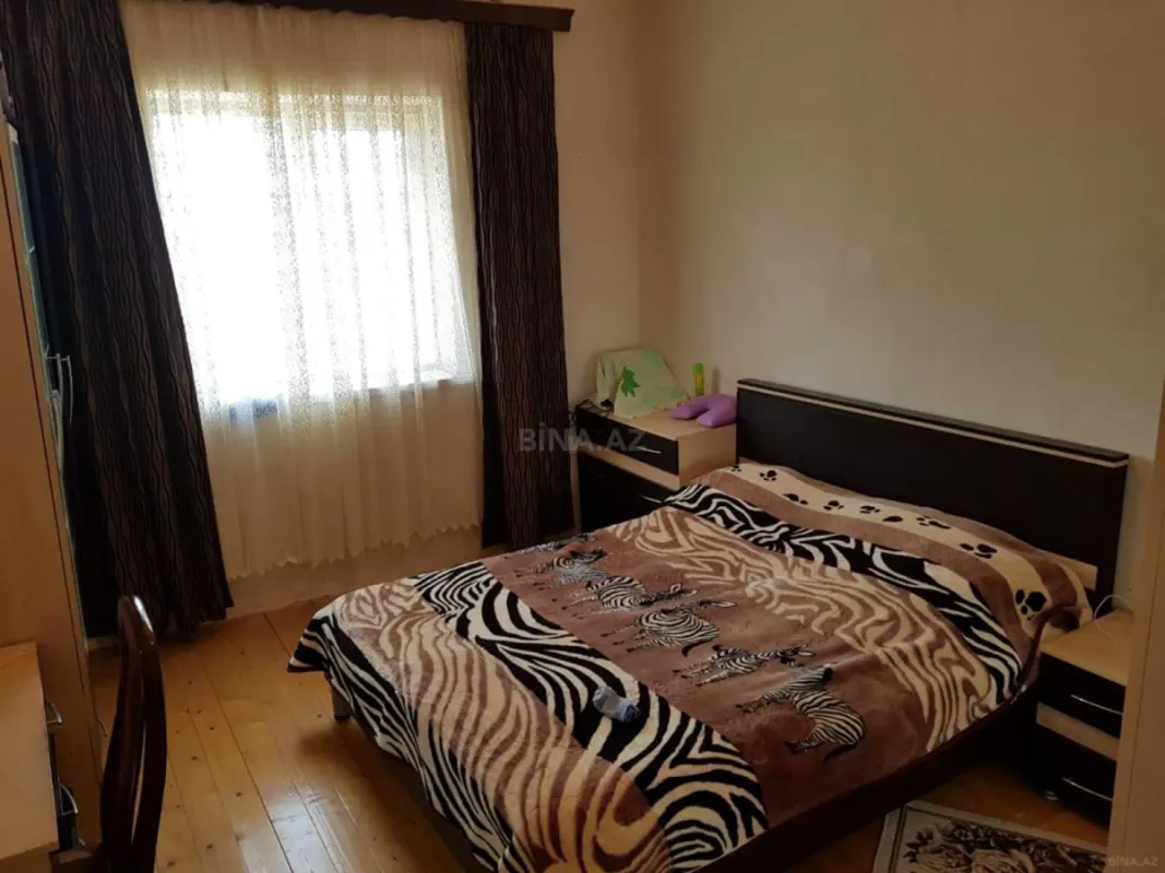 Satılır 7 otaqlı həyət evi 340 m²