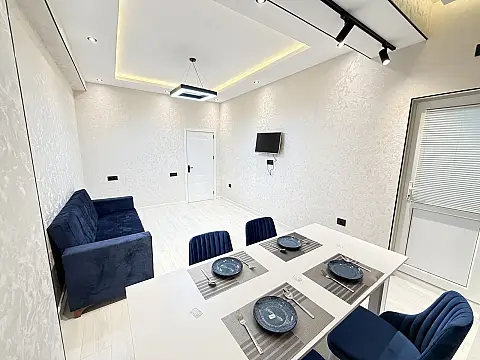 Kirayə verilir 2 otaqlı mənzil 60 m²