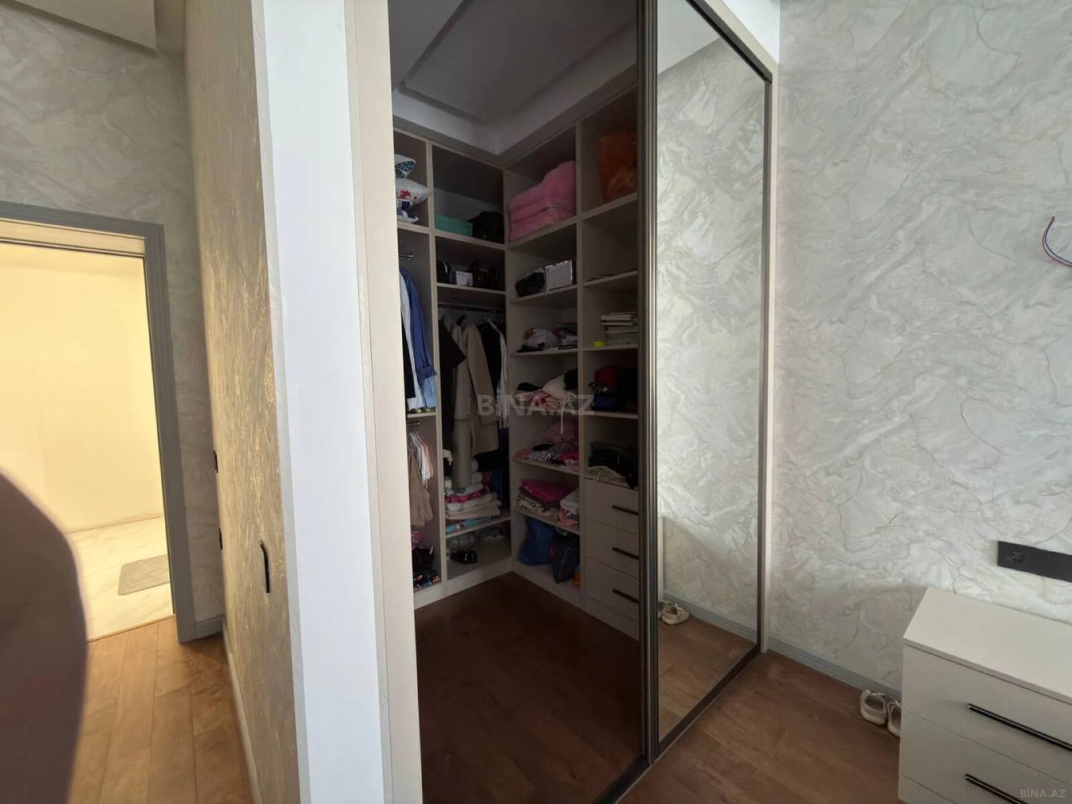 Satılır 3 otaqlı mənzil 105 m²