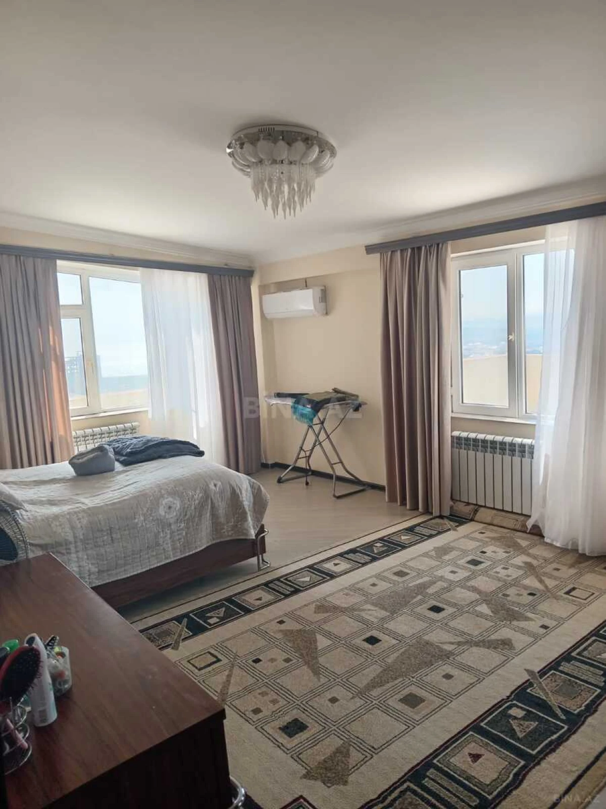 Satılır 3 otaqlı mənzil 250 m²