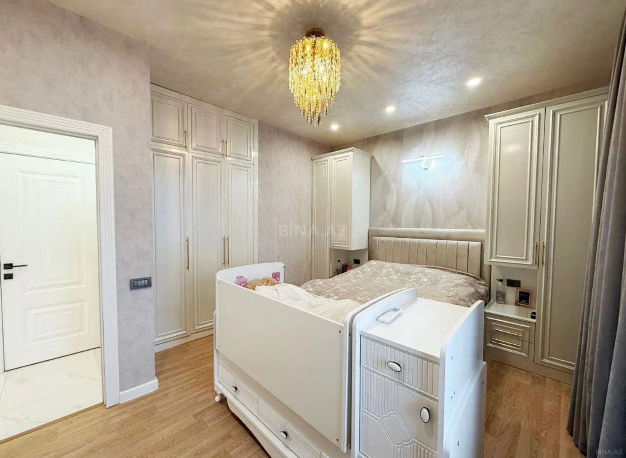 Satılır 2 otaqlı mənzil 74 m²