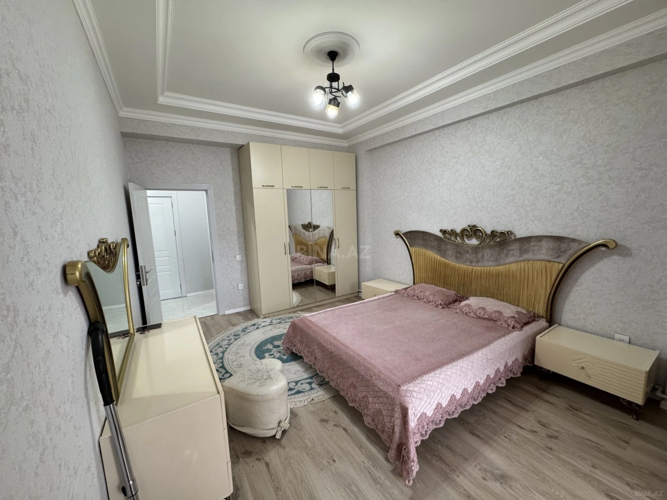 Kirayə verilir 2 otaqlı mənzil 76 m²