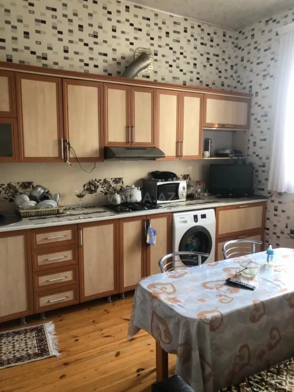 Kirayə verilir 6 otaqlı həyət evi 250 m²