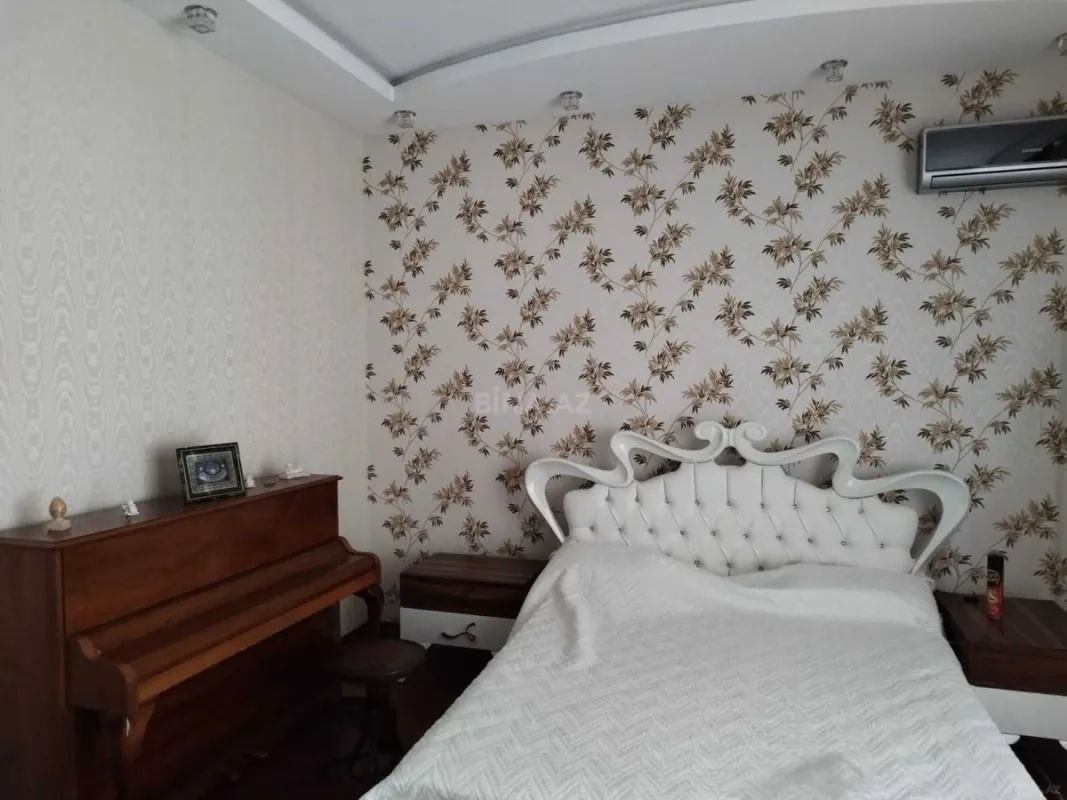 Satılır 5 otaqlı həyət evi 225 m²